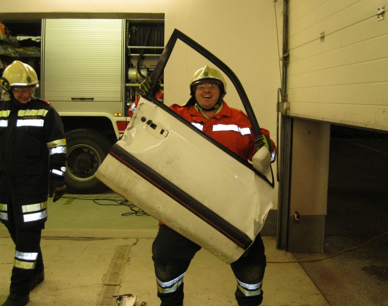 Bildergalerie "Menschenrettung aus einem PKW"