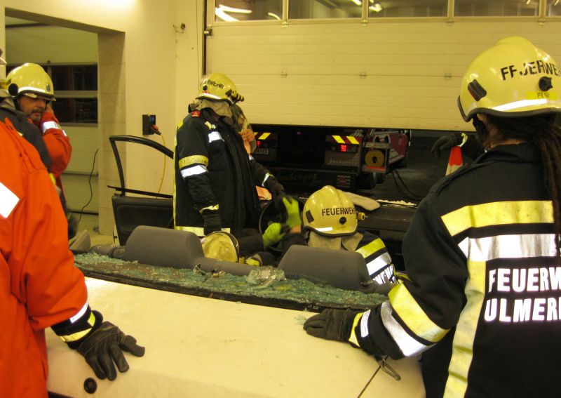 Bildergalerie "Menschenrettung aus einem PKW"