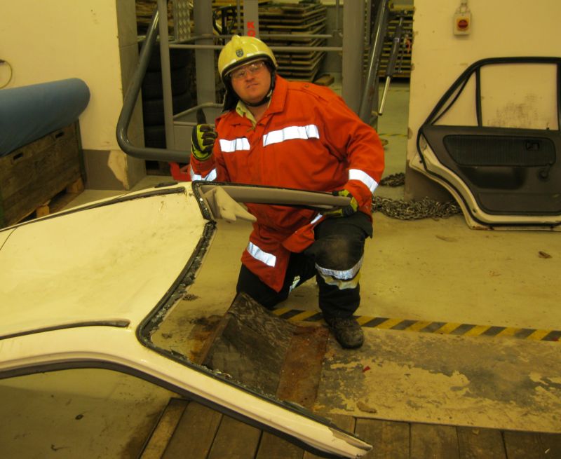 Bildergalerie "Menschenrettung aus einem PKW"