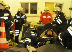 Bildergalerie "Menschenrettung aus einem PKW"