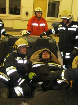 Bildergalerie "Menschenrettung aus einem PKW"