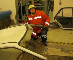 Bildergalerie "Menschenrettung aus einem PKW"